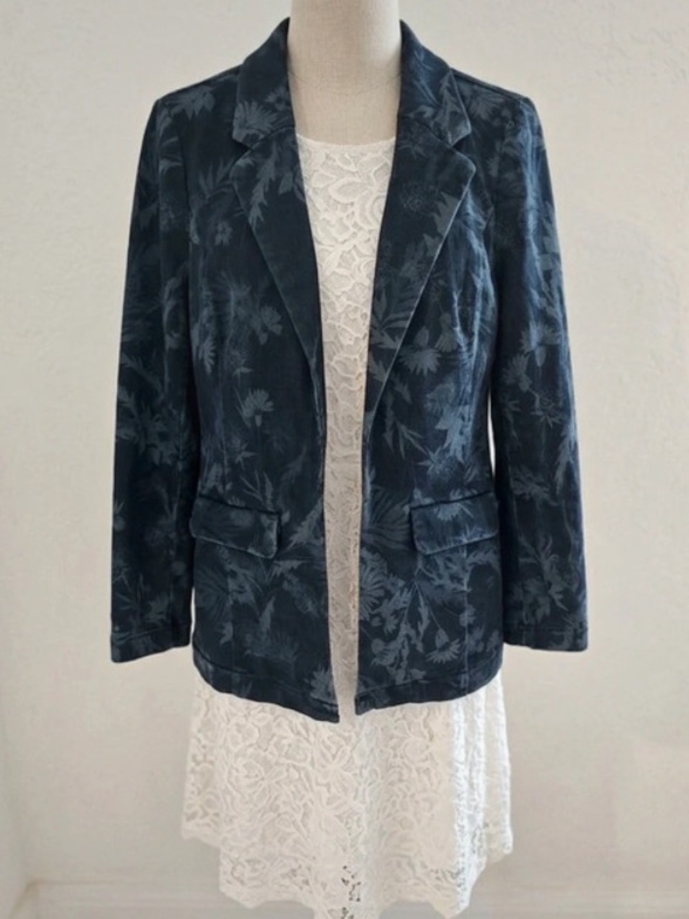 EUC Gorgeous Statement Piece! Liverpool Denim Floral Blazer Medium